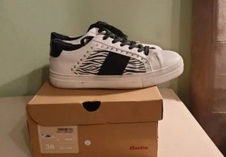 Sneakers in pelle bianche e nere