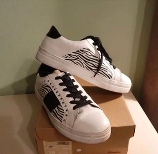 Sneakers in pelle bianche e nere