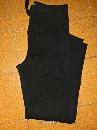 Conjunto Pantalón Negro y Jersey Blanco