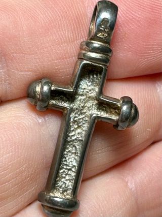 Cruz de plata envejecida