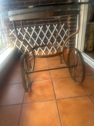 Mesa de forja y cristal