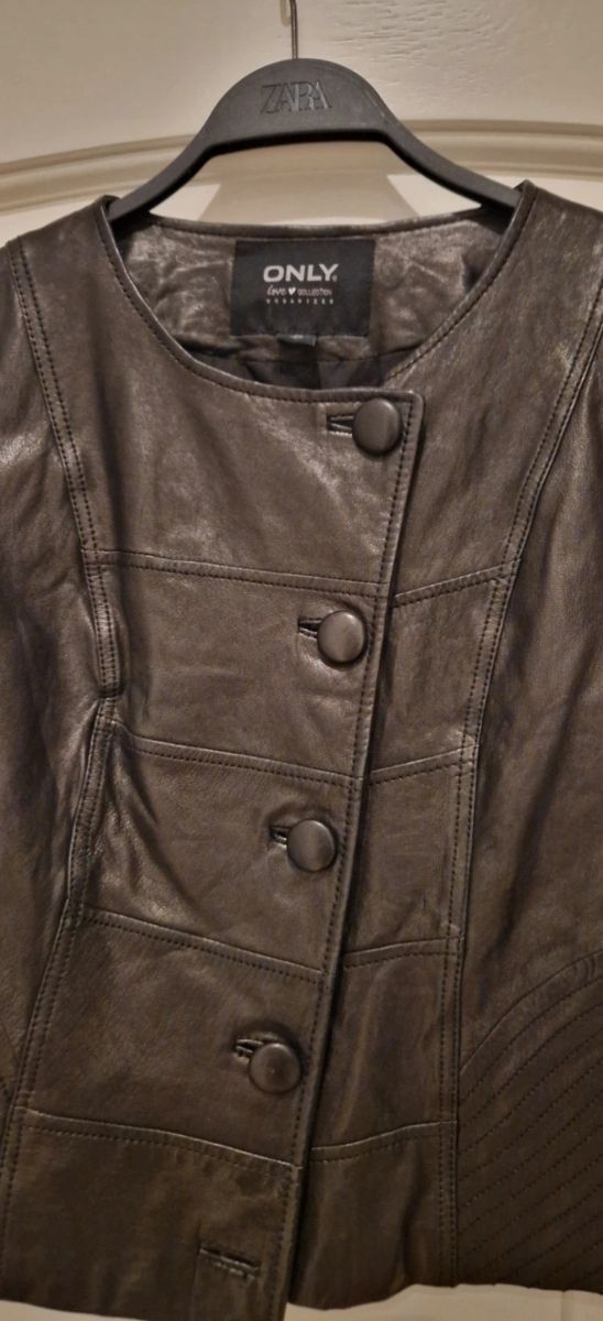 Giacca sfiancata in pelle nera ONLY