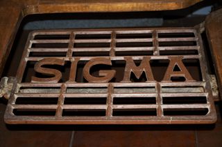 Máquina de coser Sigma Modelo H + Mueble