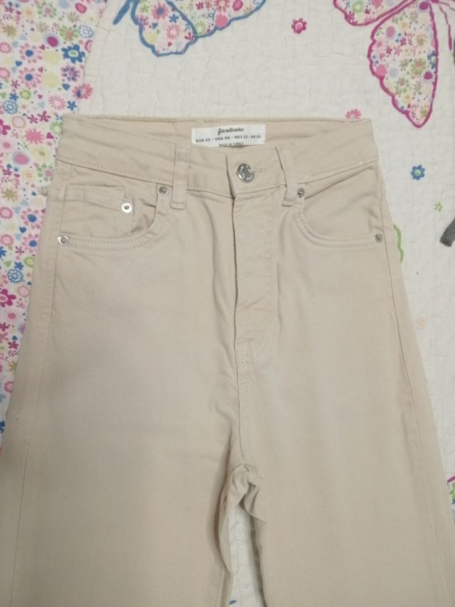 Vaqueros Stradivarius beige talla XS