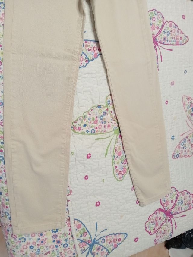 Vaqueros Stradivarius beige talla XS