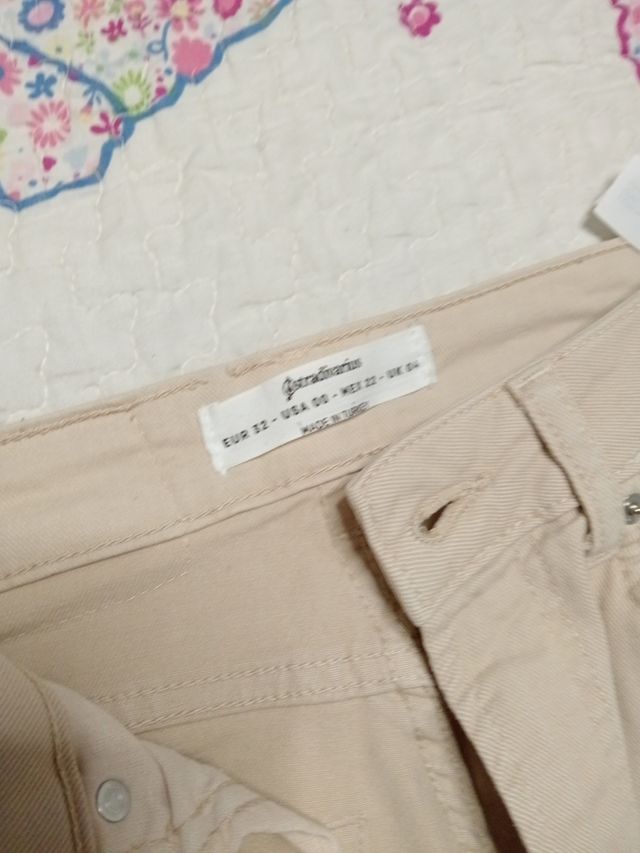 Vaqueros Stradivarius beige talla XS