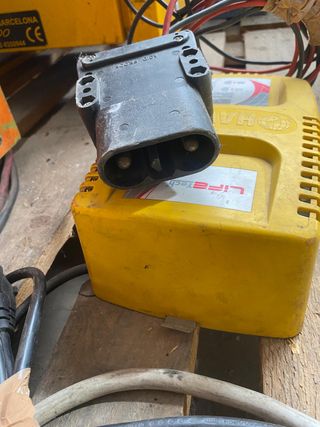 CARGADOR BATERIAS HAWKER LIFE TECH 24V40A