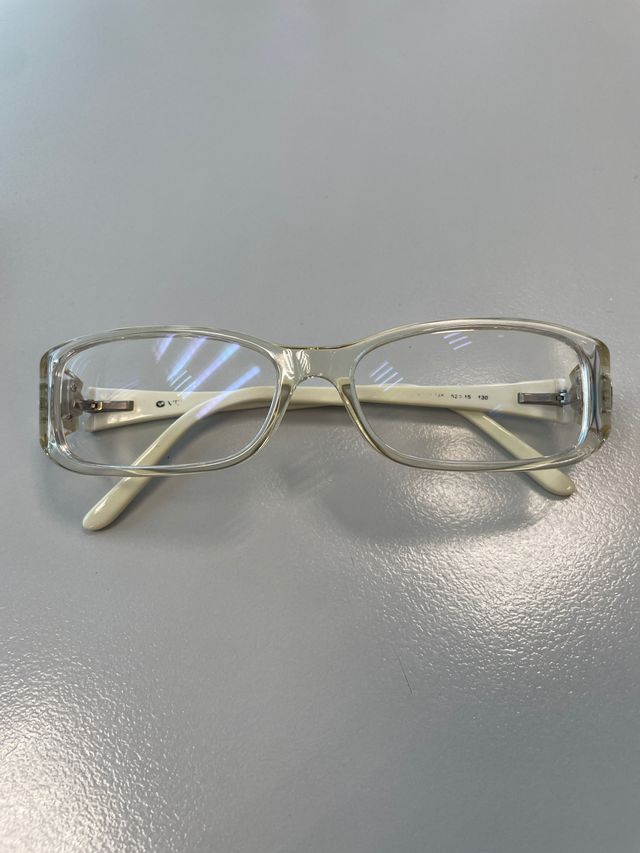 Gafas Vogue transparentes y blancas miopía
