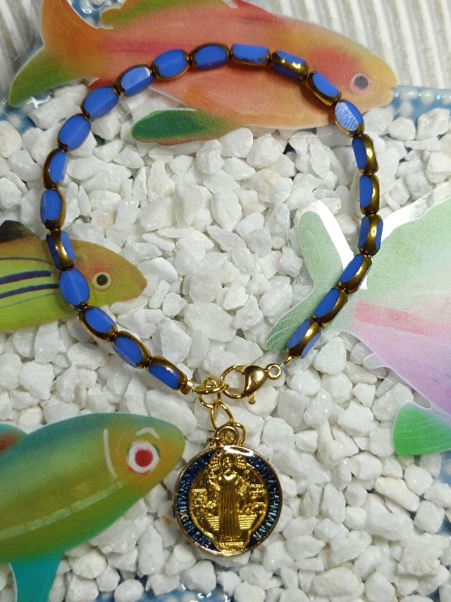 Pulsera San Benito Cristal  con Borde Dorado,