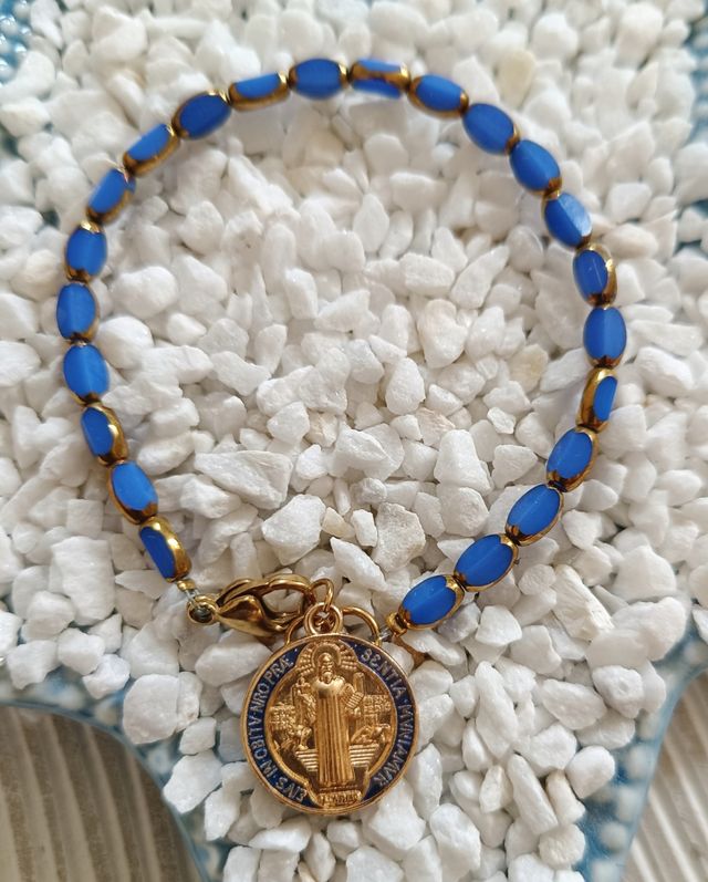 Pulsera San Benito Cristal  con Borde Dorado,