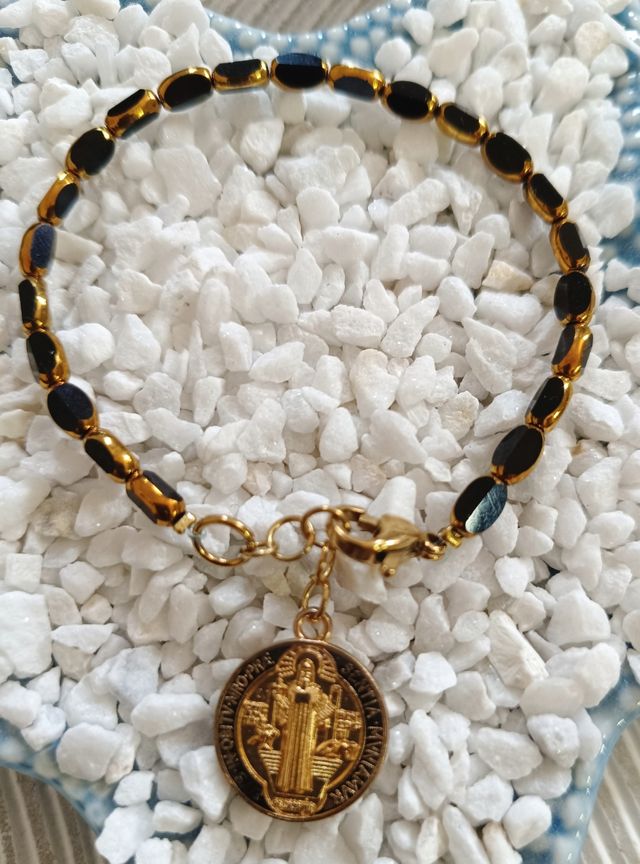 Pulsera San Benito Cristal  con Borde Dorado,