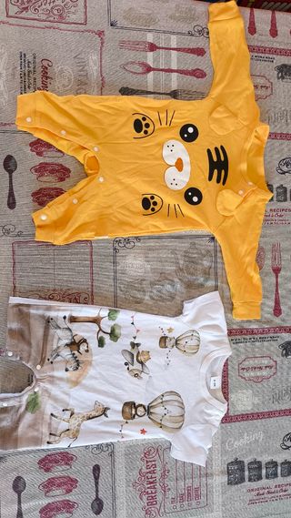 Body de bebé amarillo con estampado de tigre