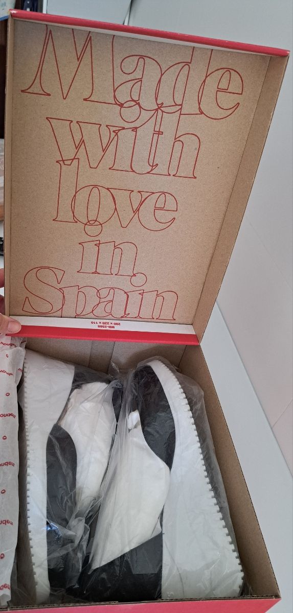 Zapatos Wonders Negros y Blancos