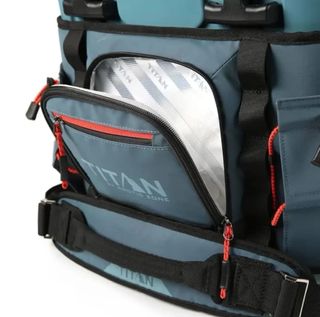 Nevera Rígida Titan by Arctic Zone (Rígida + Bolsa