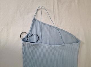 Vestito azzurro monospalla