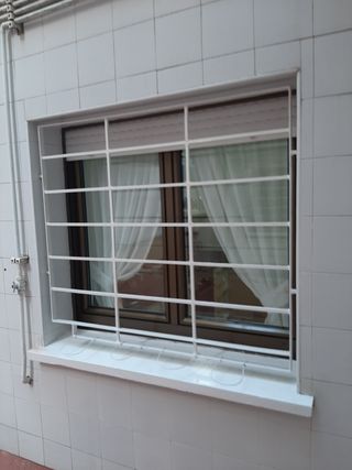 Rejas de hierro para ventanas son tres 