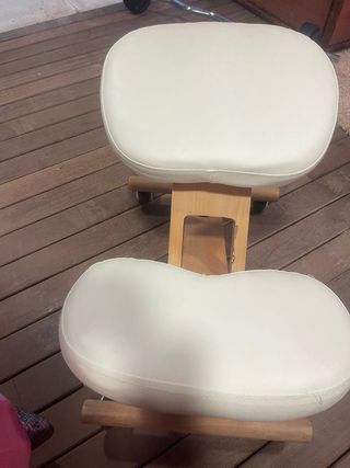Silla ergonómica de madera y cuero sintético