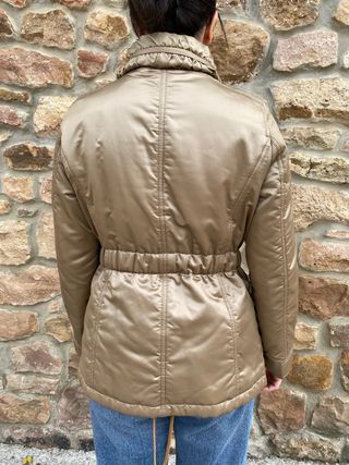 Anorak acolchado marrón dorado de Cortefiel
