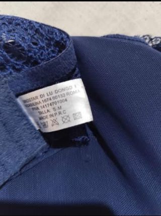 Sujetador azul de encaje con tirantes
