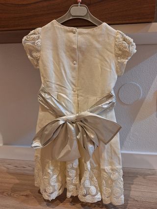 Vestido de niña elegante color marfil