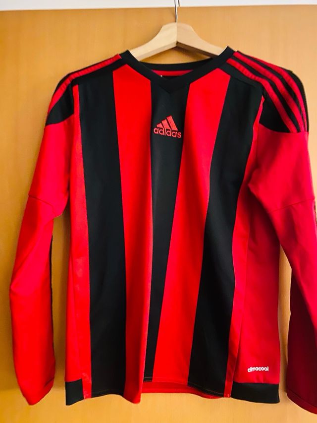 Camiseta Adidas niño rayas rojas y negras T.13/14