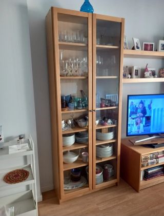 Vitrina Ikea Madera y Cristal