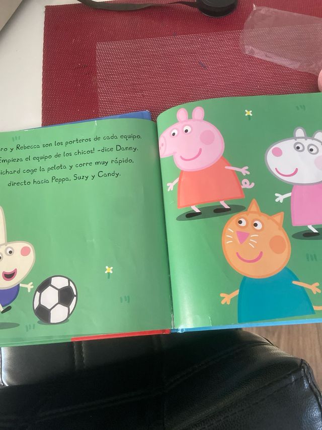 Peppa Pig. Un cuento - Peppa juega al fútbol
