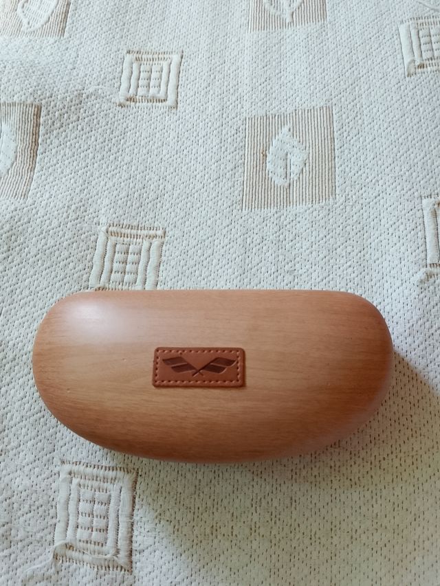 Caja de gafas de madera
