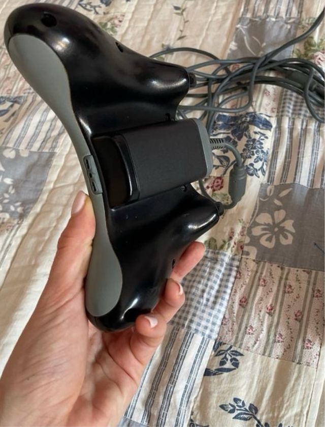 Xbox 360 con 1 mando y cables