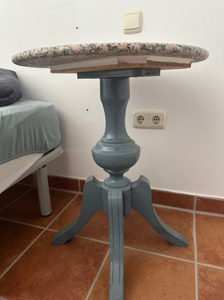 Mesa auxiliar redonda de piedra