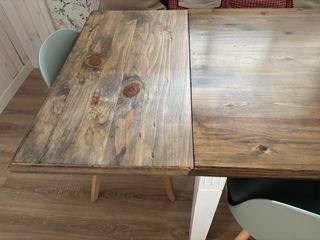 Mesa de comedor de madera