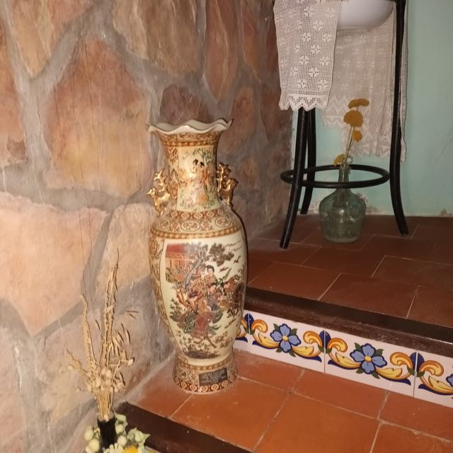 Jarrón de cerámica estilo oriental