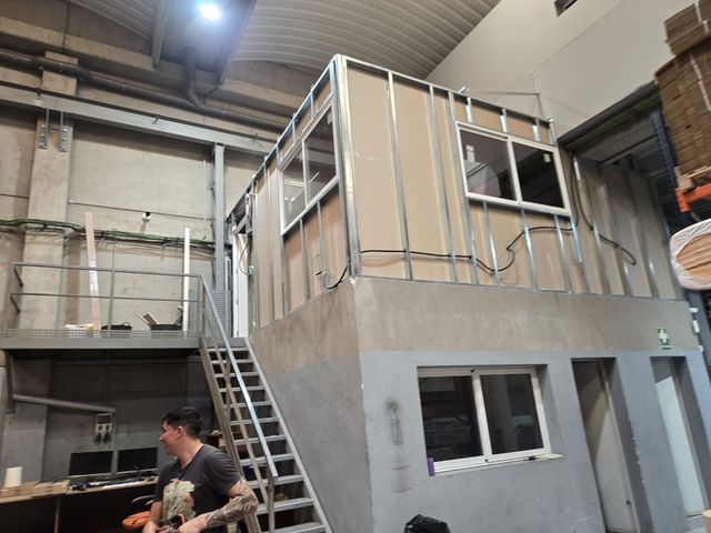 REFORMA TU NAVE CON PLADUR 