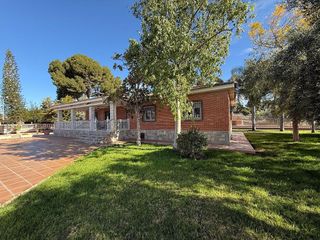 Chalet en venta en Novelda