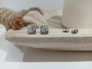 Pendientes Cuadrados con Diseño Floral de R14