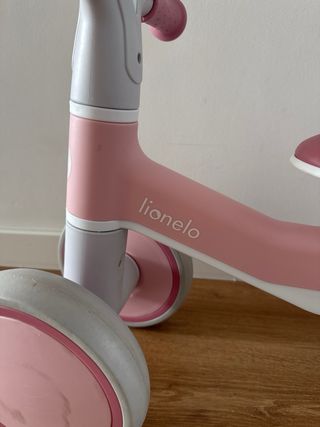 Moto correpasillos rosa Lionelo