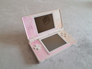 Nintendo DS Lite