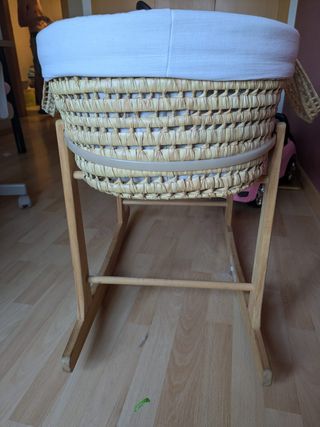 Moisés de mimbre para bebé