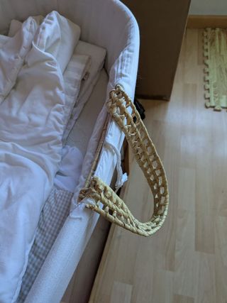 Moisés de mimbre para bebé