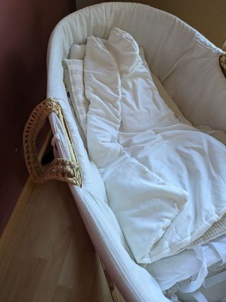 Moisés de mimbre para bebé