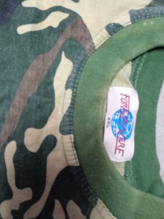 Conjunto militar: pantalón, chaleco y camiseta