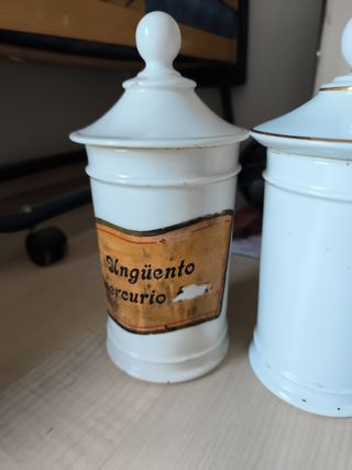 Botes antiguos de farmacia