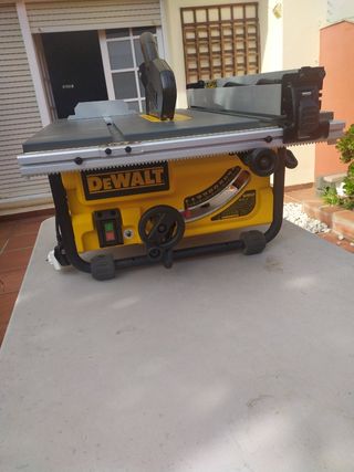 Sierra de mesa DeWalt DW745-GB