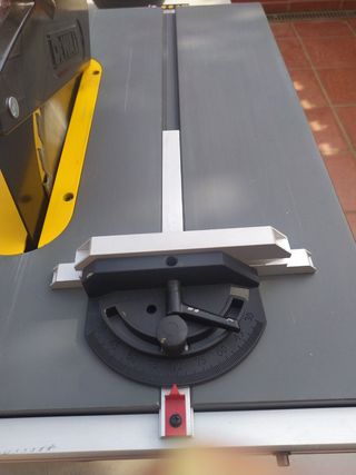 Sierra de mesa DeWalt DW745-GB