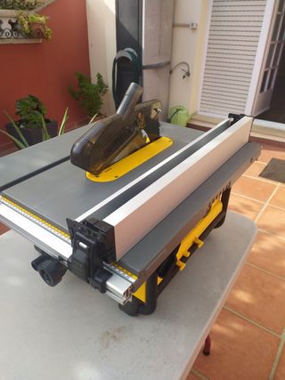 Sierra de mesa DeWalt DW745-GB