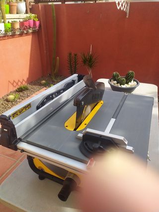 Sierra de mesa DeWalt DW745-GB