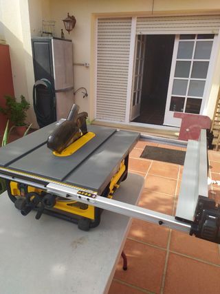 Sierra de mesa DeWalt DW745-GB