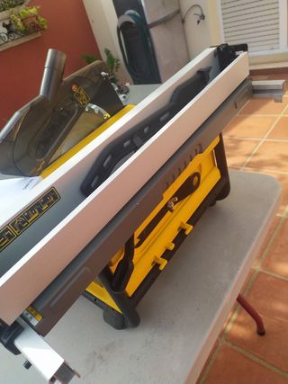 Sierra de mesa DeWalt DW745-GB