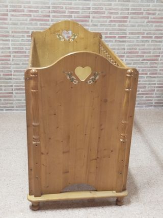 Cuna de madera para bebé