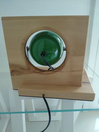 Lampada da tavolo eyeball verde e legno di Olivo 
